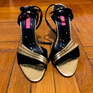 Betsy Johnson retro looking pumps size 9